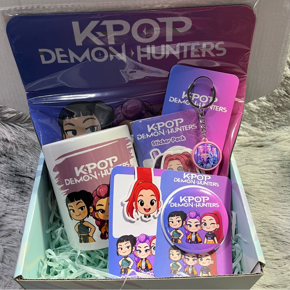 Kpop Demon Hunters 6pcs Mystery Gift Set